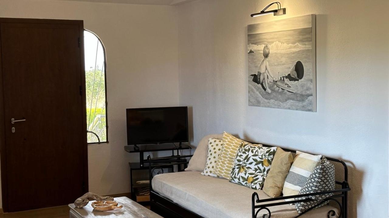 Anastasias Cottage ネア・イラクリア エクステリア 写真
